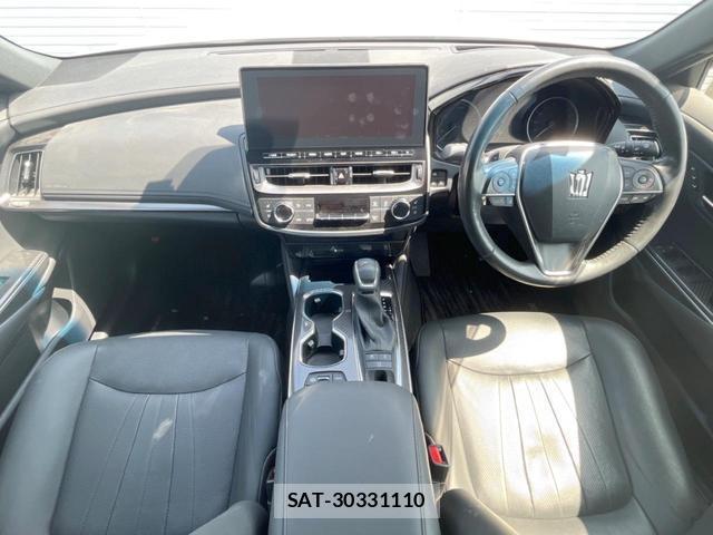 Toyota CROWN HYBRID 2020-12 8814605-1