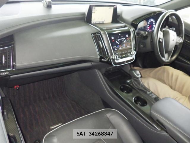 Toyota CROWN HYBRID 2018-11 8814953-2