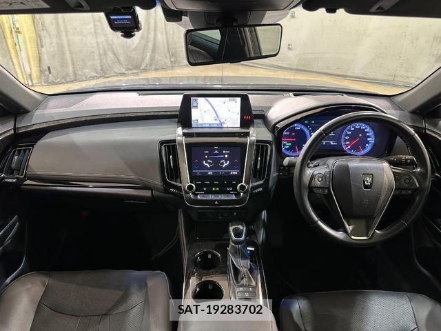 Toyota CROWN HYBRID 2019-05 8815725-1