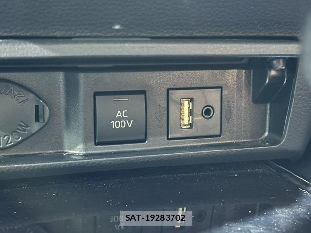 Toyota CROWN HYBRID 2019-05 8815725-10