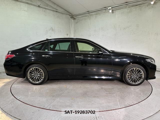 Toyota CROWN HYBRID 2019-05 8815725-13
