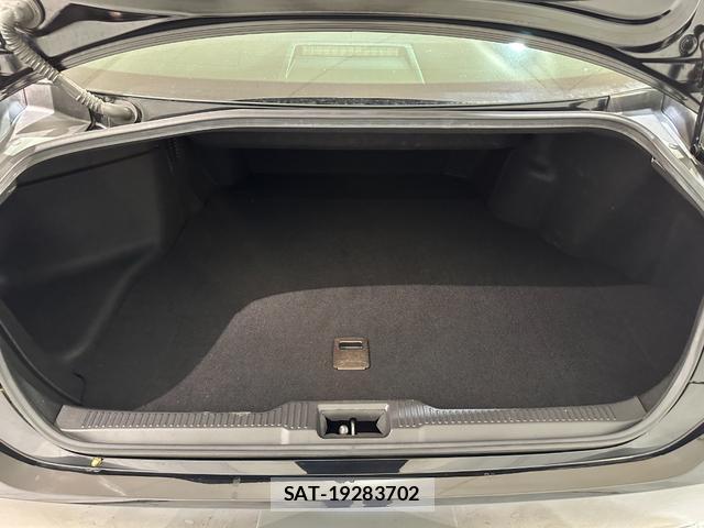 Toyota CROWN HYBRID 2019-05 8815725-17