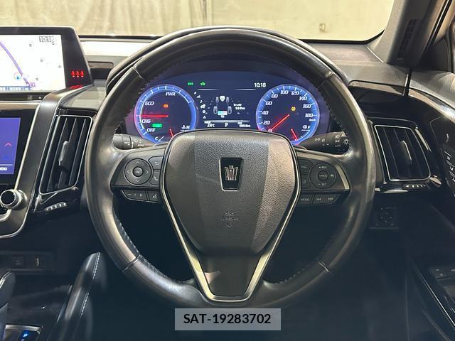 Toyota CROWN HYBRID 2019-05 8815725-2