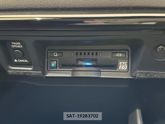 Toyota CROWN HYBRID 2019-05 8815725-7