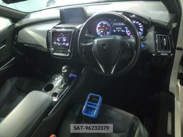 Toyota CROWN HYBRID 2019-09 8815976-2