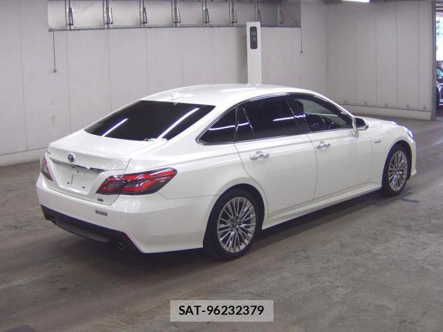 Toyota CROWN HYBRID 2019-09 8815976-4