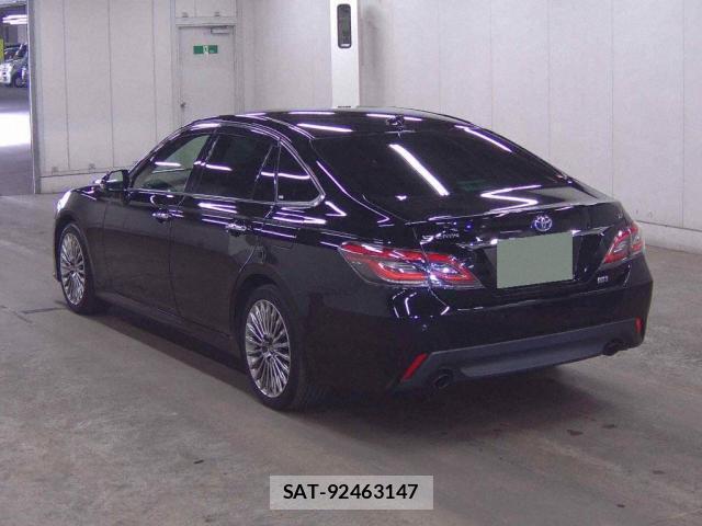 Toyota CROWN HYBRID 2022-06 8815986-1