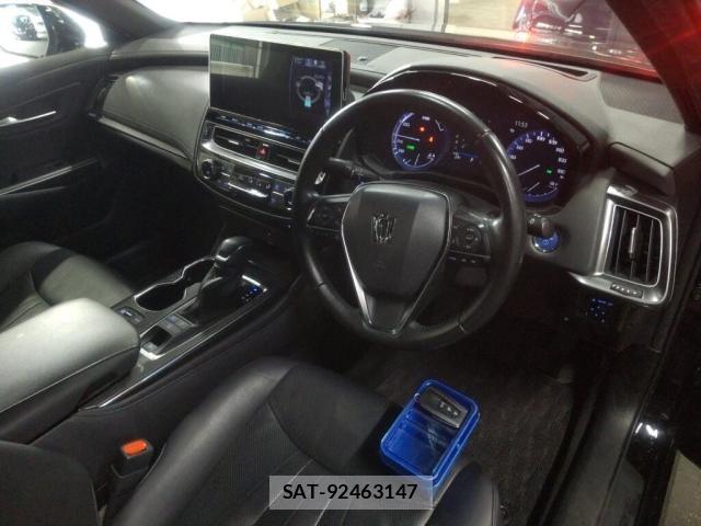 Toyota CROWN HYBRID 2022-06 8815986-2