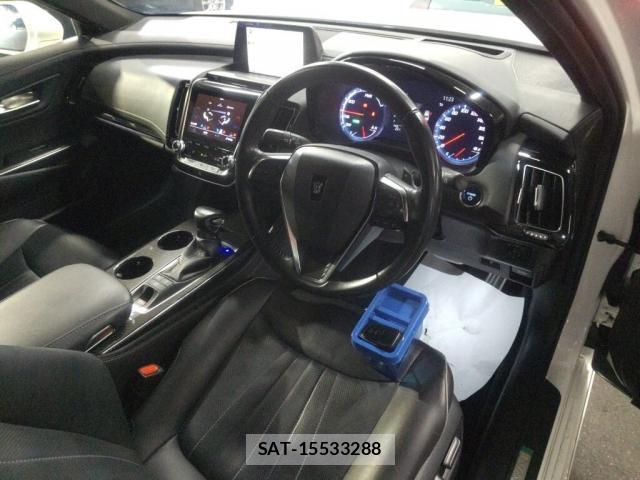 Toyota CROWN HYBRID 2019-07 8815991-2