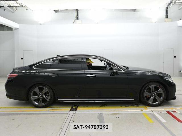 Toyota CROWN HYBRID 2020-10 8816302-9