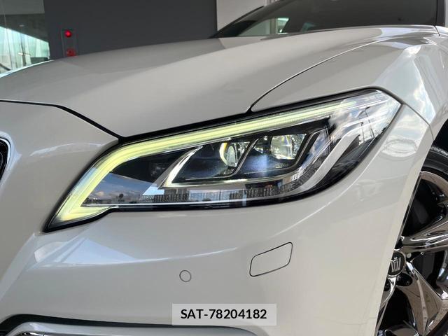 Toyota CROWN HYBRID 2018-08 8817209-11