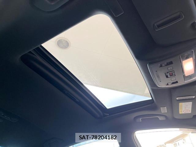Toyota CROWN HYBRID 2018-08 8817209-2