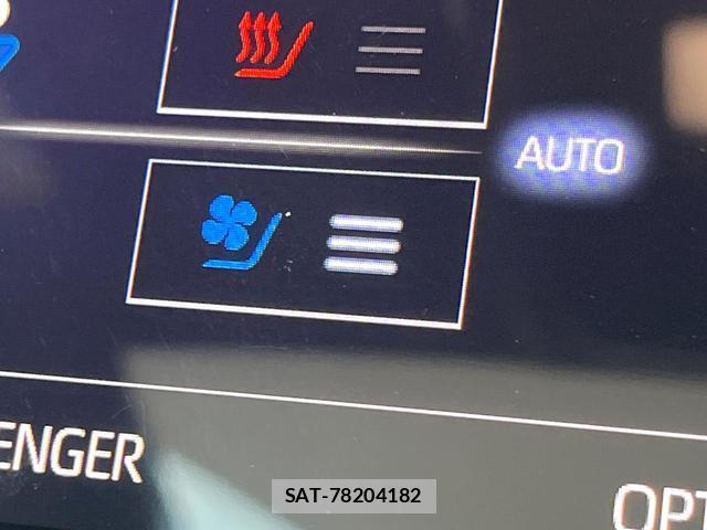 Toyota CROWN HYBRID 2018-08 8817209-6