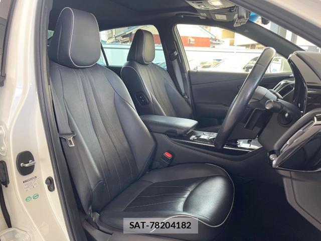 Toyota CROWN HYBRID 2018-08 8817209-7