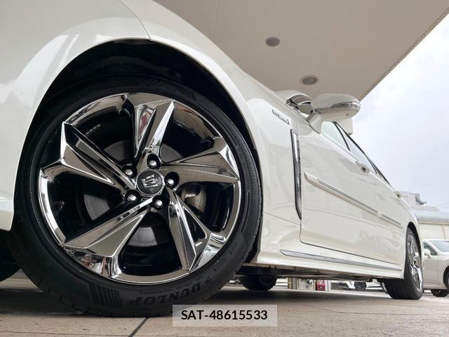 Toyota CROWN HYBRID 2018-07 8817212-11