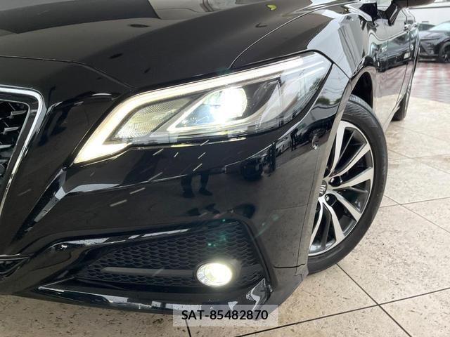 Toyota CROWN HYBRID 2019-02 8817213-11
