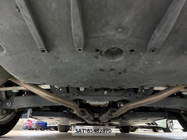 Toyota CROWN HYBRID 2019-02 8817213-19