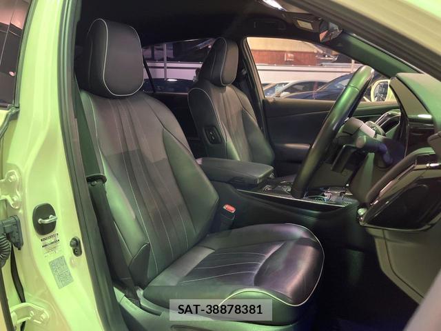 Toyota CROWN HYBRID 2019-07 8817216-8
