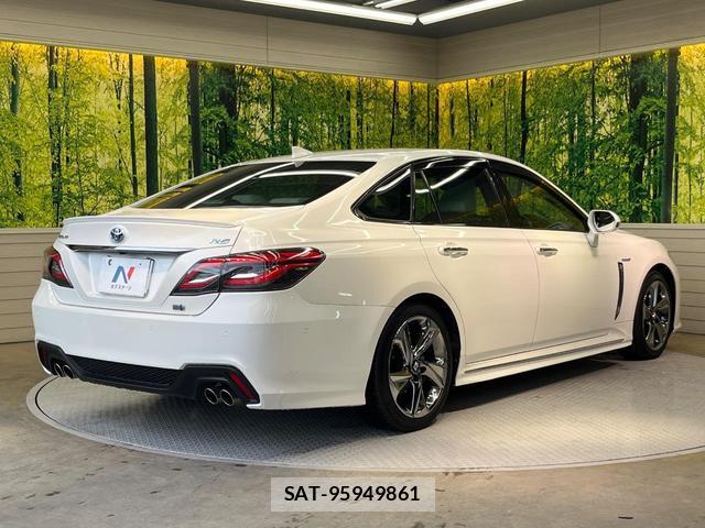 Toyota CROWN HYBRID 2018-08 8817557-16