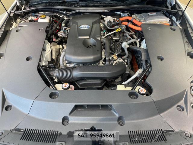 Toyota CROWN HYBRID 2018-08 8817557-17