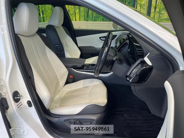 Toyota CROWN HYBRID 2018-08 8817557-7