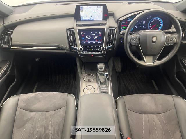 Toyota CROWN HYBRID 2020-02 8817838-1