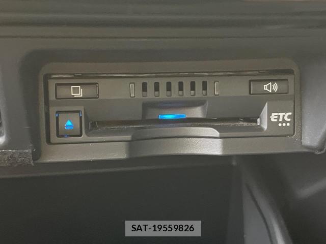 Toyota CROWN HYBRID 2020-02 8817838-5