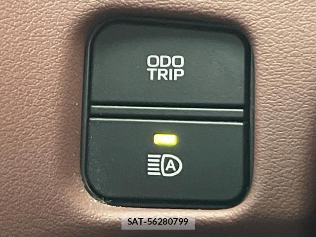 Toyota CROWN HYBRID 2020-03 8817840-8