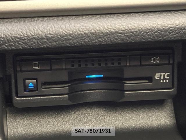 Toyota CROWN HYBRID 2017-09 8817850-11