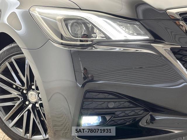 Toyota CROWN HYBRID 2017-09 8817850-12