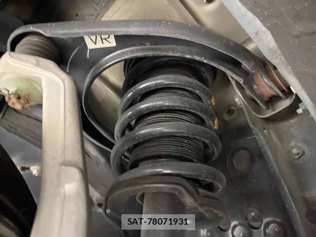 Toyota CROWN HYBRID 2017-09 8817850-17