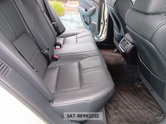 Toyota CROWN HYBRID 2015-08 8818007-11