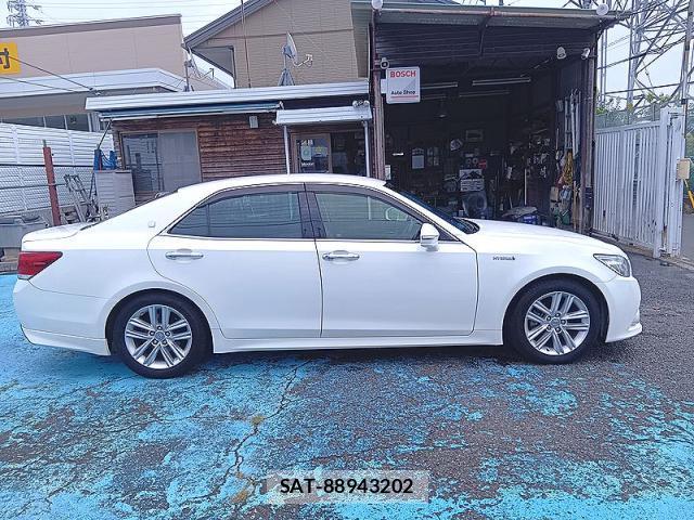 Toyota CROWN HYBRID 2015-08 8818007-6