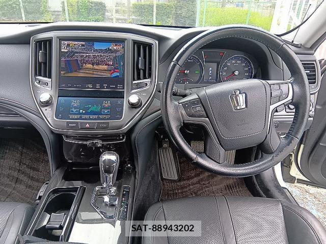 Toyota CROWN HYBRID 2015-08 8818007-8