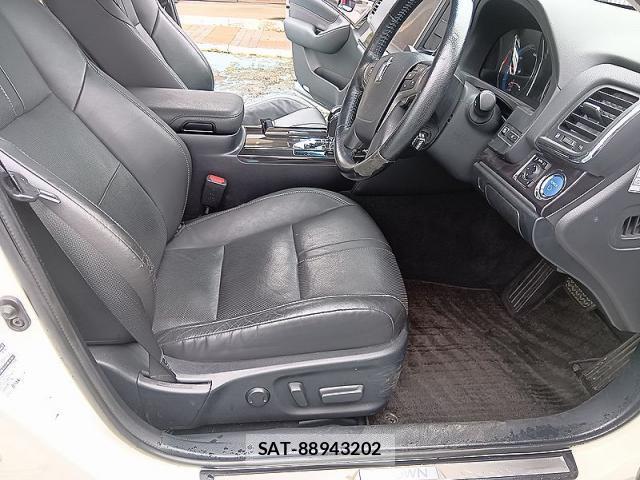 Toyota CROWN HYBRID 2015-08 8818007-9
