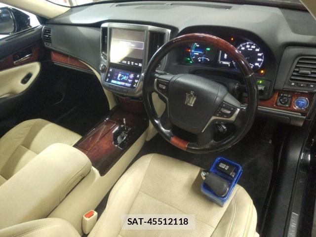 Toyota CROWN MAJESTA 2016-08 8814230-2