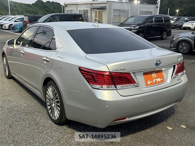 Toyota CROWN MAJESTA 2015-01 8815442-11
