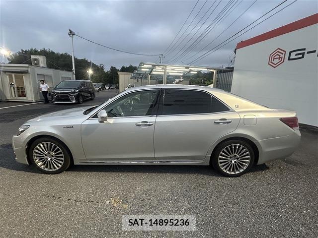 Toyota CROWN MAJESTA 2015-01 8815442-12