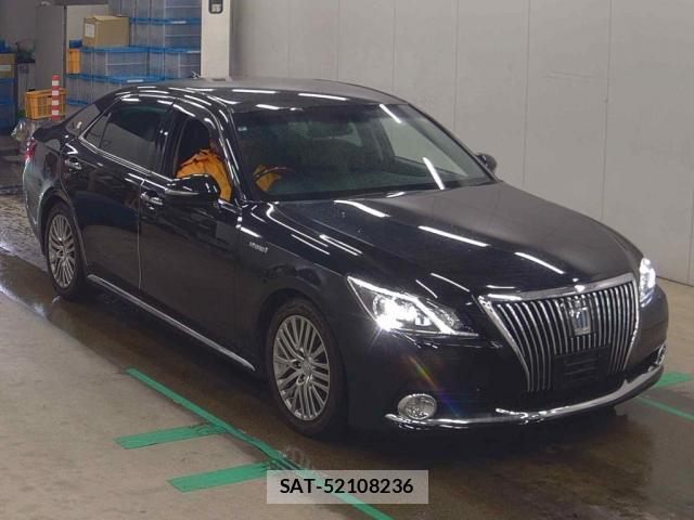 Toyota CROWN MAJESTA 2016-07 8815824-0