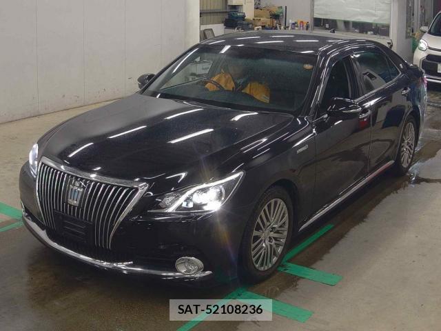 Toyota CROWN MAJESTA 2016-07 8815824-3