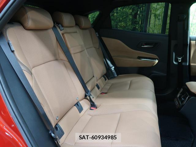 Toyota CROWN 2024-07 8812035-12