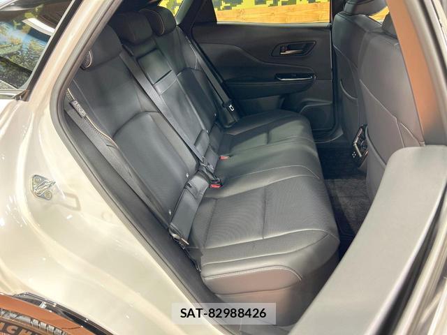 Toyota CROWN 2024-04 8812209-8