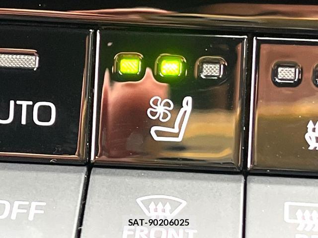 Toyota CROWN 2024-03 8812224-6