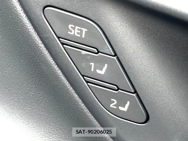Toyota CROWN 2024-03 8812224-7
