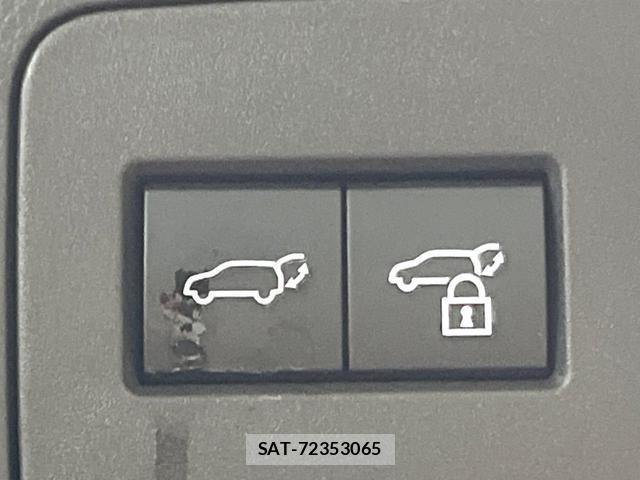 Toyota CROWN 2024-06 8812650-5
