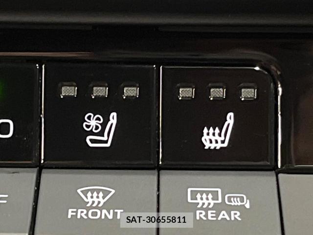 Toyota CROWN 2024-06 8812651-4