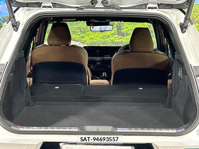 Toyota CROWN 2025-05 8816075-9