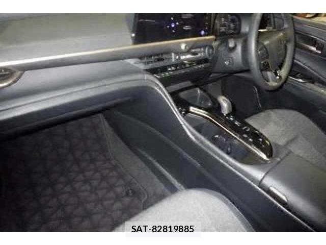 Toyota CROWN 2025-11 8816194-2