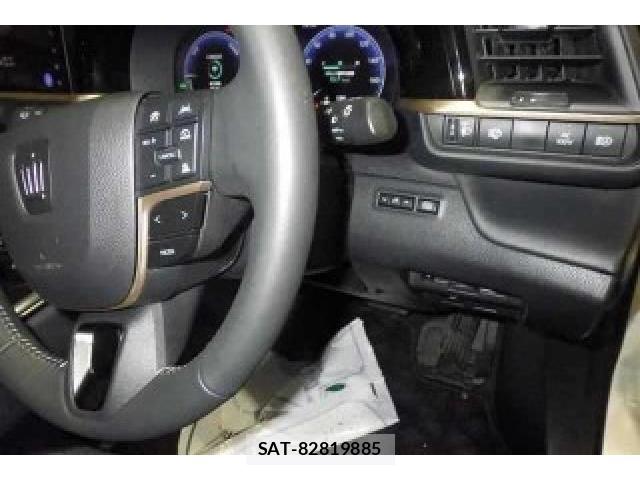 Toyota CROWN 2025-11 8816194-4