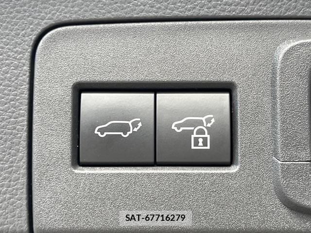Toyota CROWN 2024-01 8817208-18
